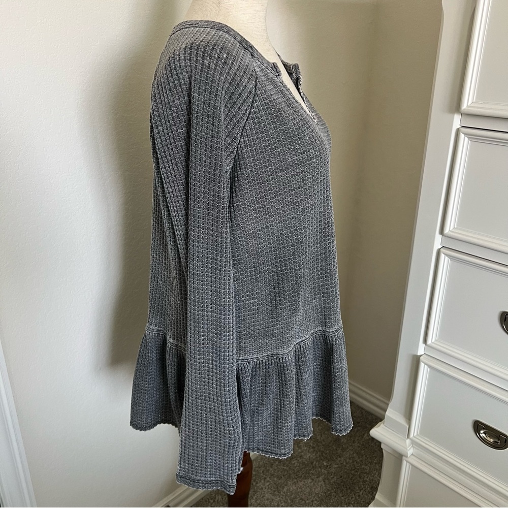 Ruffle Hem Burnout Thermal - Picture 2 of 7